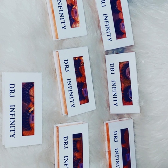 Lashes - Picture 2 of 16